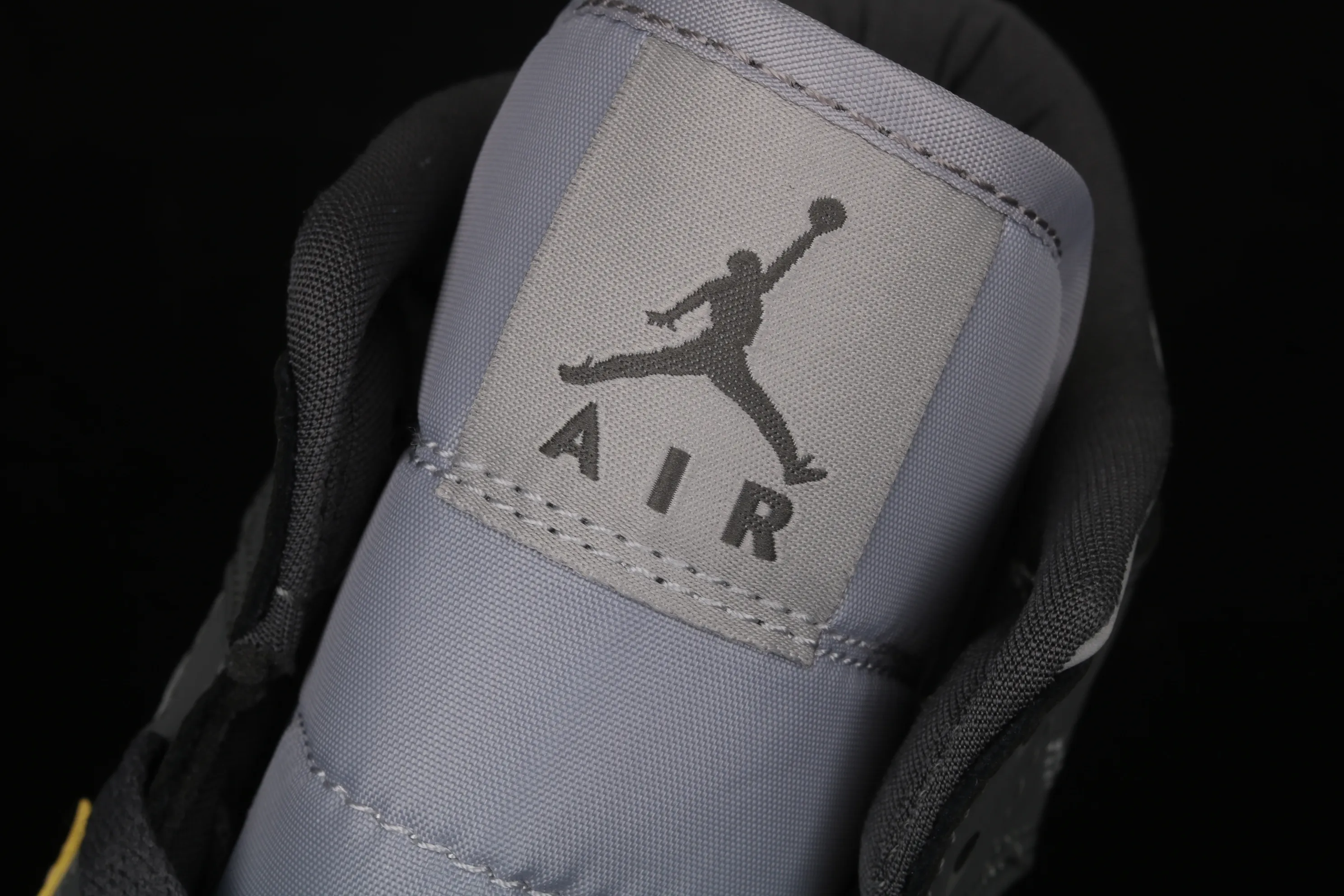 All Categories Air Jordan Jordan Series Basketball Shoes Air Jordan 1 Mid Special Price G Version Pure Original Air Jordan 1 Mid AJ1 Joe 1 Gray Pink China Basketball Shoes BQ6472-020